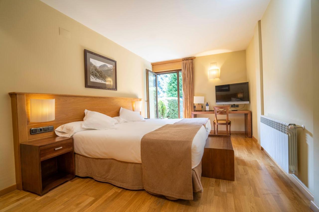 Hotel & Restaurante Pena Arrós エクステリア 写真