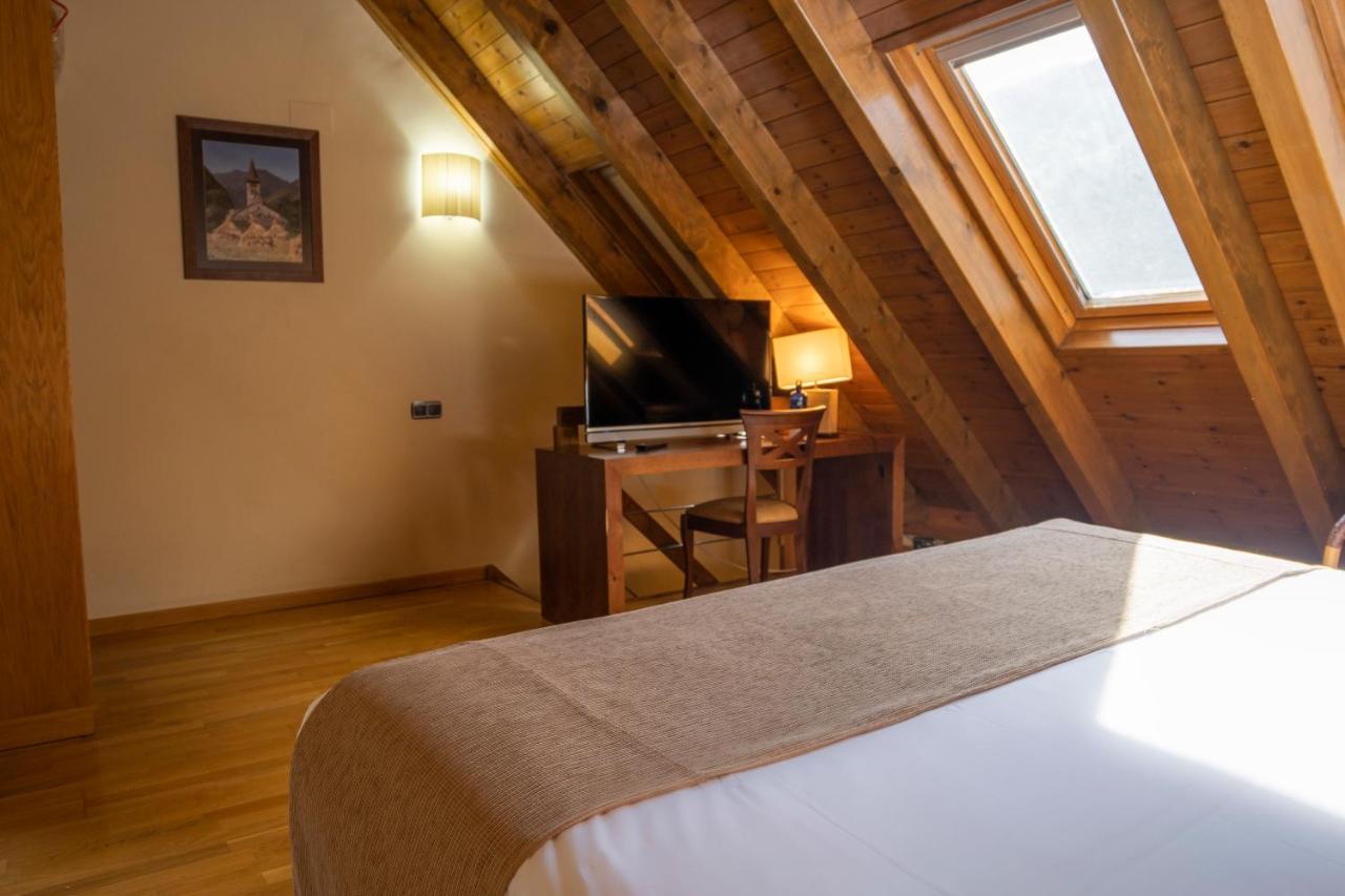 Hotel & Restaurante Pena Arrós エクステリア 写真